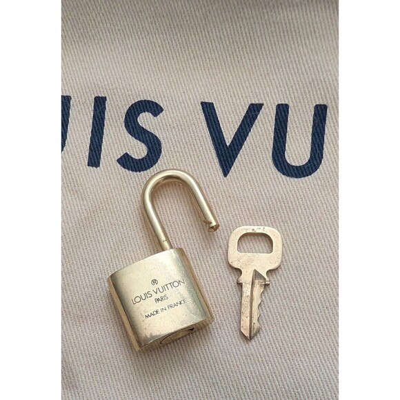 Authentic LOUIS VUITTON Padlock & Key Gold Tone Brass No.303 - Picture 5 of 6
